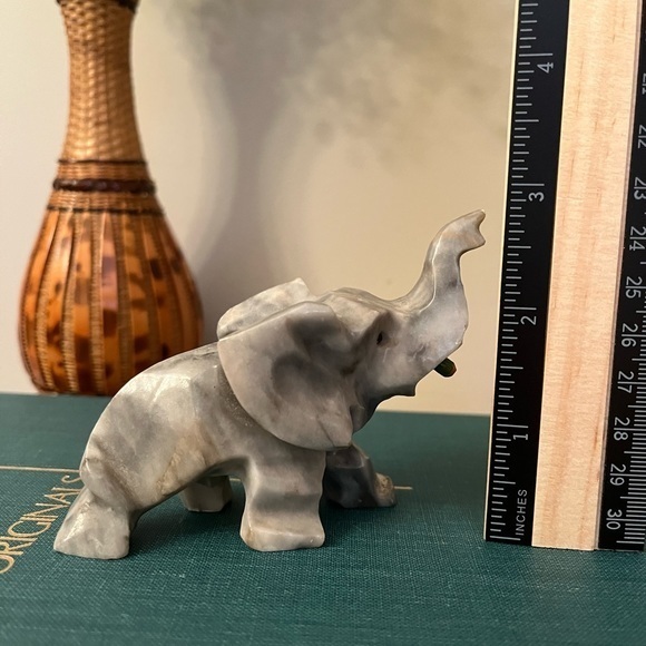 Gray Marble hand Carved  Elephant Figurine Trunk Up Vintage - Picture 4 of 5